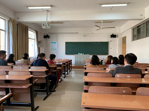 经济与管理学院召开专业建设现状及规划的研讨会