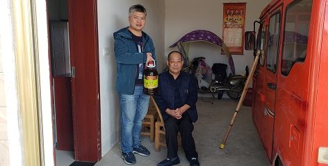 不忘初心 扶贫慰问显真情——学校驻村工作队开展扶贫日慰问活动