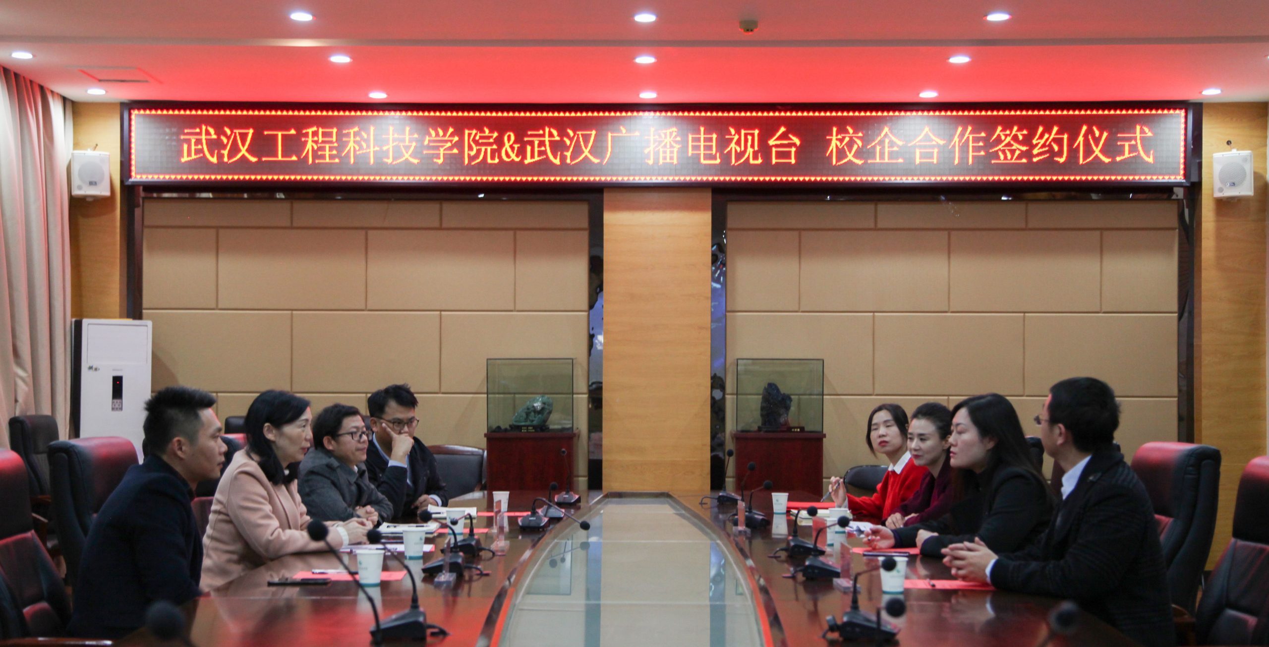 武汉广播电视台与艺传学院在校签约
