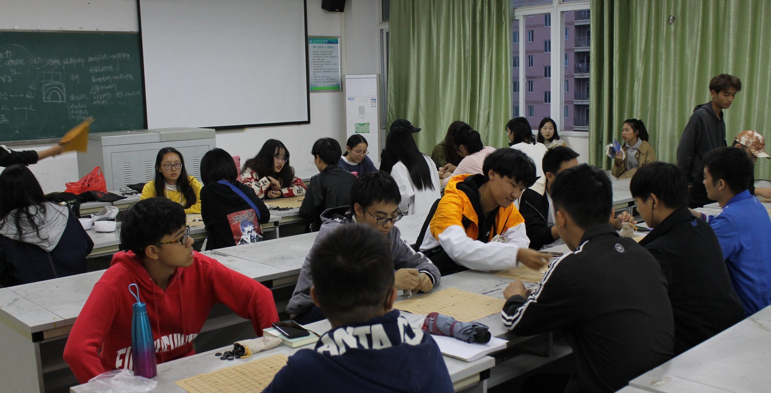 首届五子棋赛事开启 棋社社员包揽前三甲