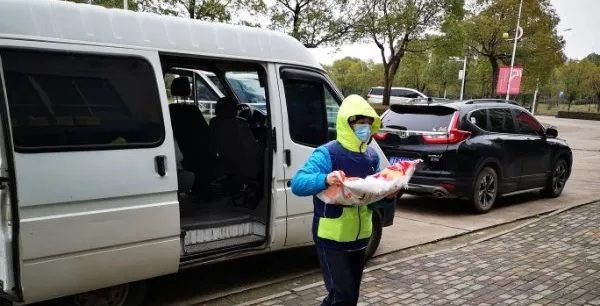 重情怀 担使命 武工院人在这个春天画出抗疫同心圆