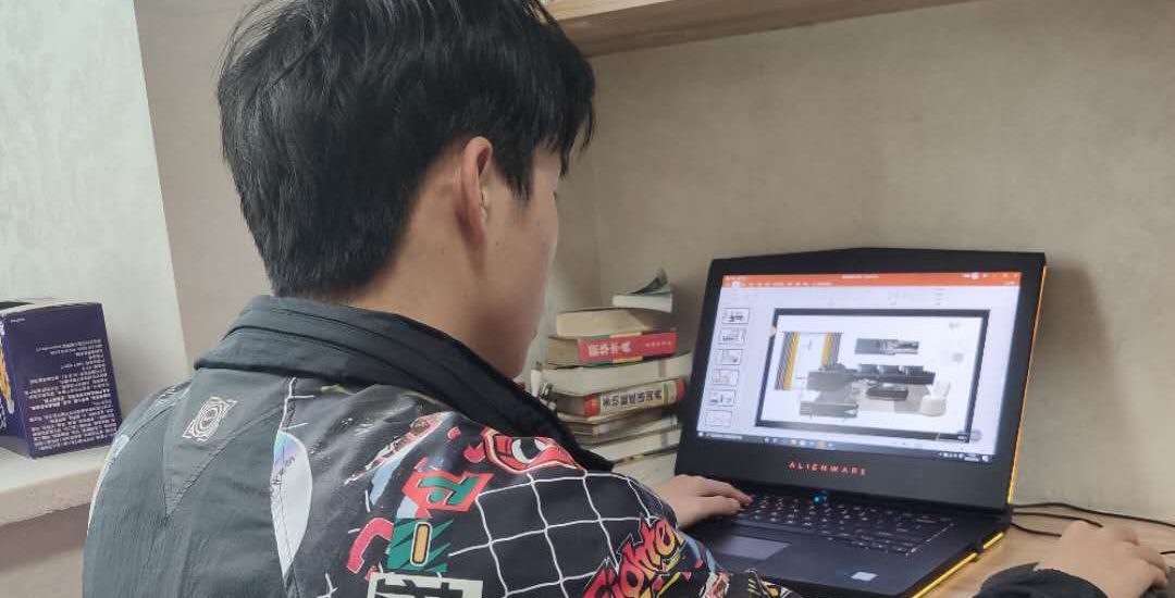 武工院学子在空中课堂“讲标”