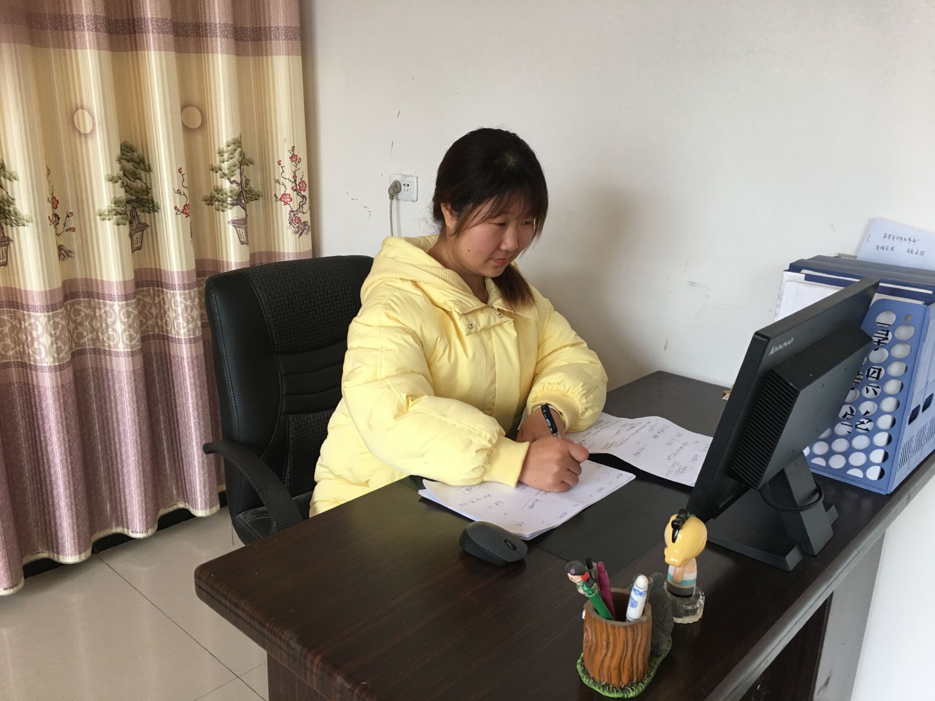 【年度先进个人】——陆莉