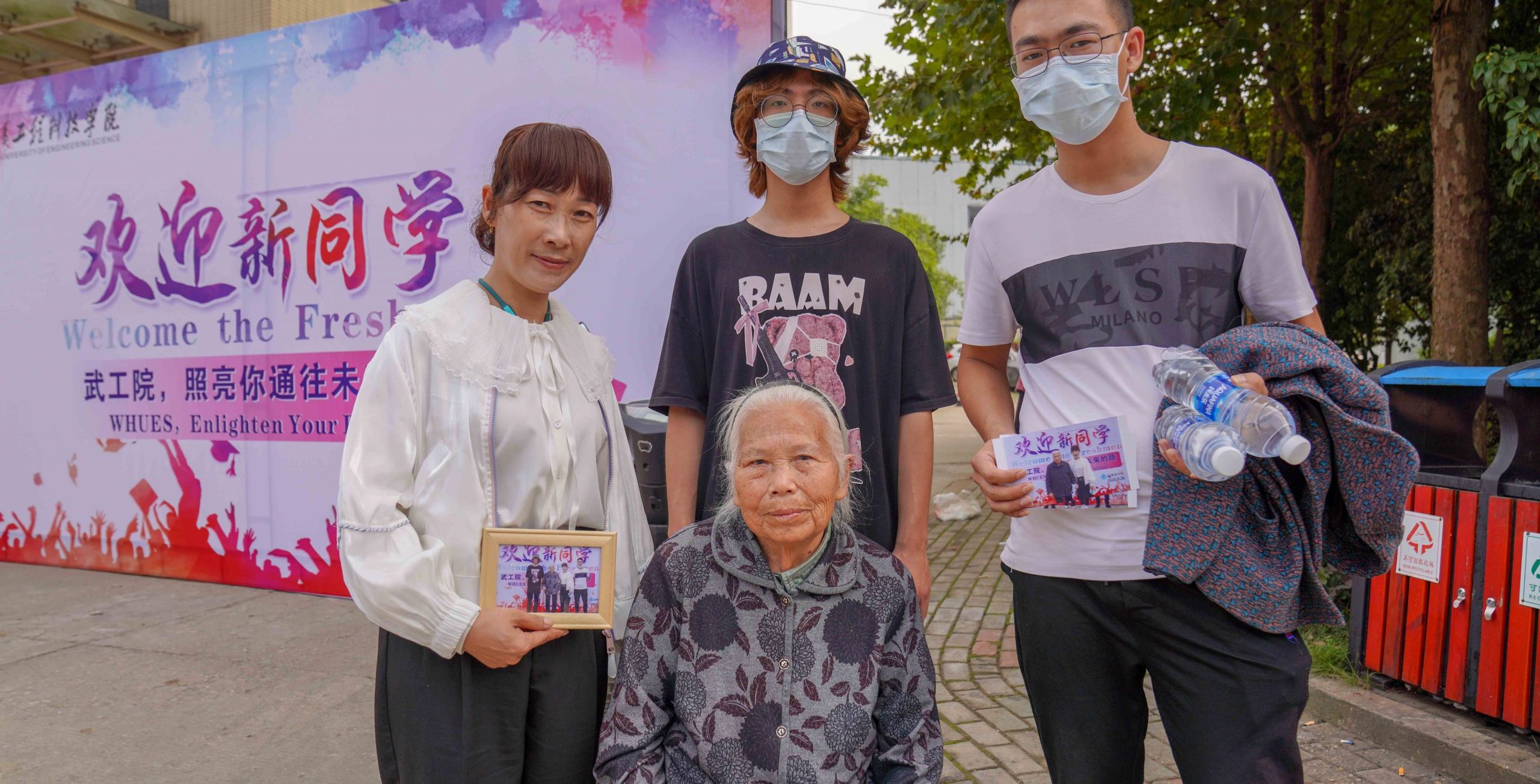 【2020迎新进行时】八旬老人送孙儿上大学 前途路漫漫 只为能再多看你一眼