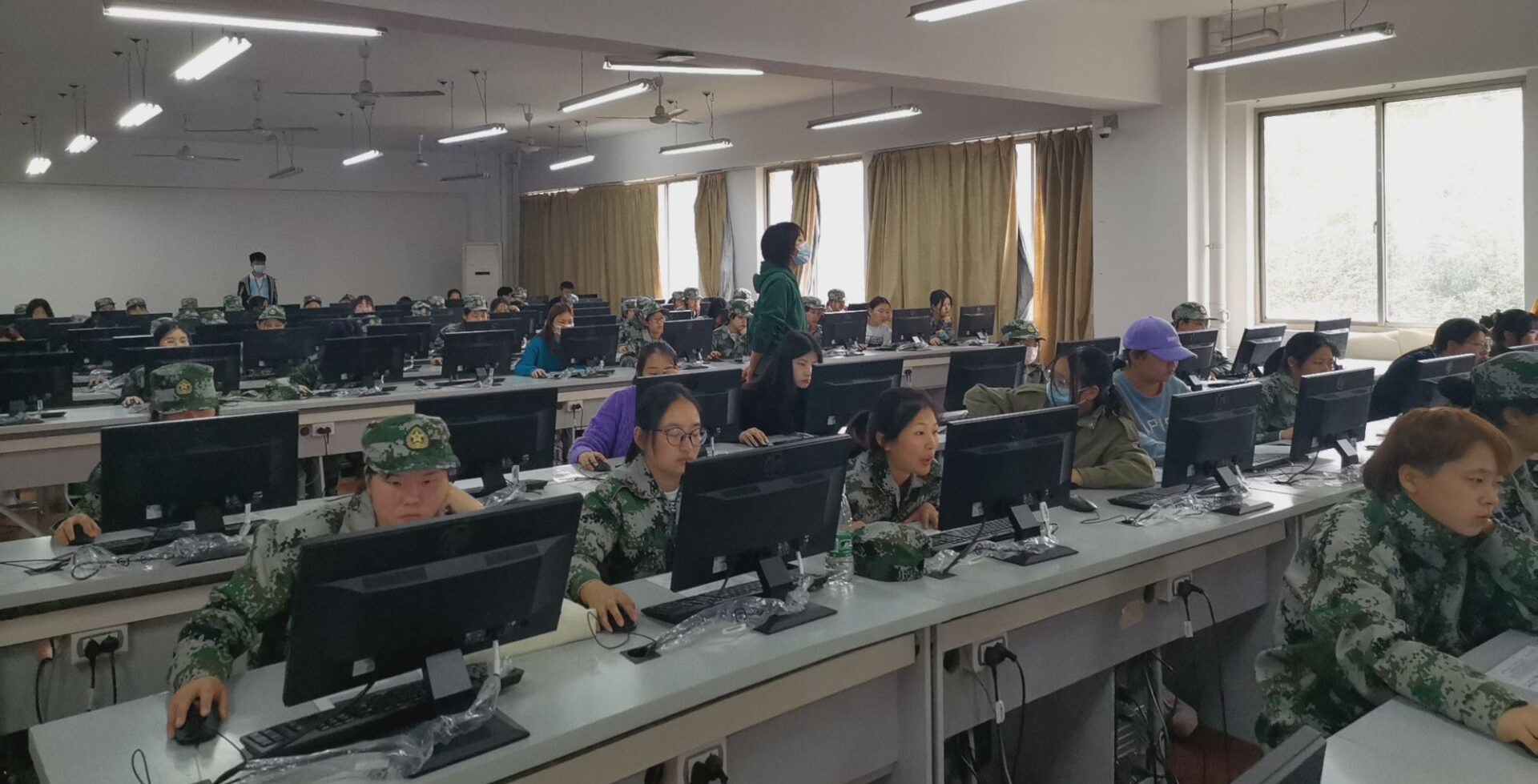 武汉工程科技学院顺利完成新生心理测试