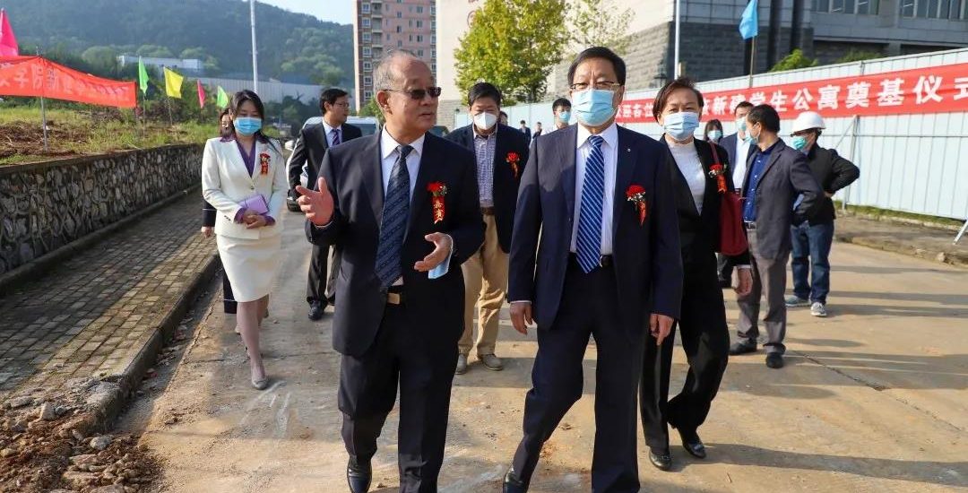 武汉工程科技学院举行新建宿舍楼开工奠基仪式