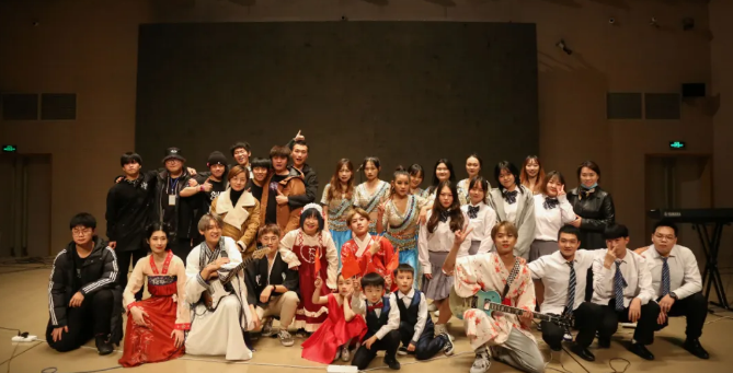 【央广网】武汉工程科技学院学子举办爱心义演