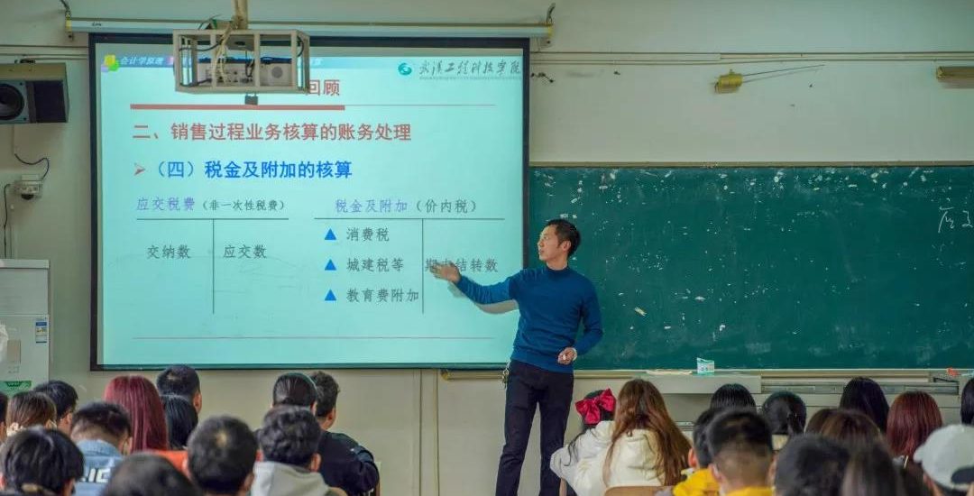 从教13年，他的课堂，为什么无人迟到？