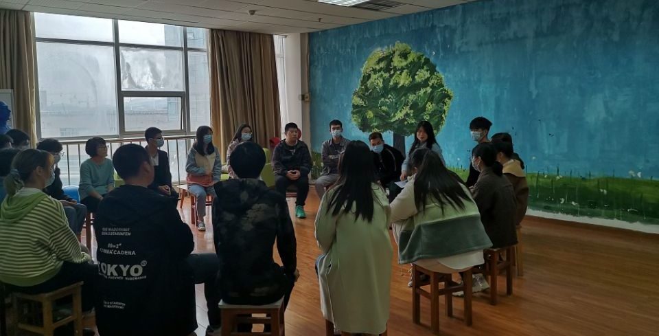 武汉工程科技学院郭霖老师开展“人际关系”团体辅导活动