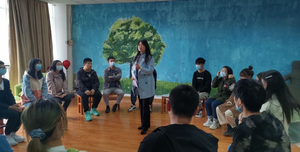 武汉工程科技学院开展“人际关系”团体辅导活动