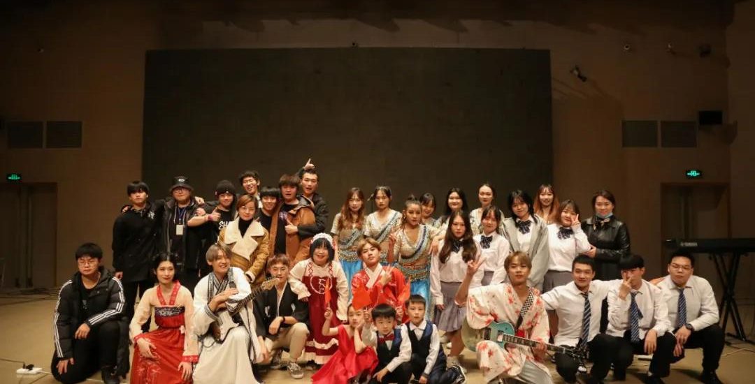 武工院学子在琴台大剧院举办爱心义演