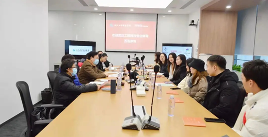 武工院学工领导年终回访企业看望实习就业学生