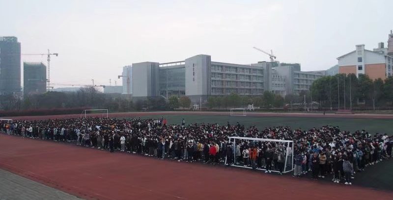 春风吹向党，梦想新篇章
