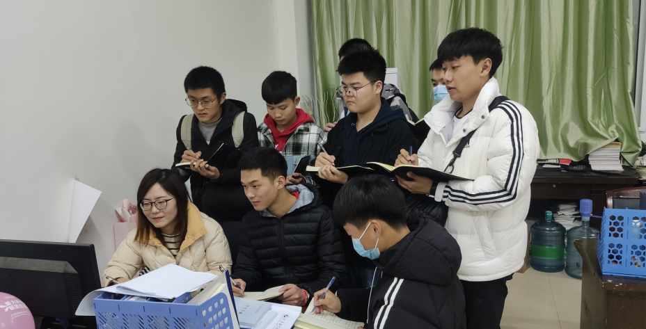 学先进，汲取榜样力量|信工学院学生党支部集中观看《榜样5》