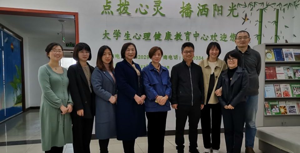 华夏学院到我校心理健康教育中心参观交流