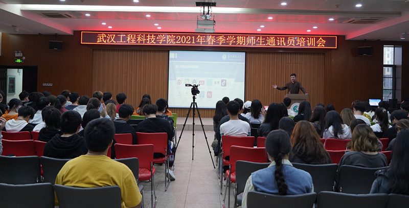 华师官媒人进行分享如何讲好校园故事