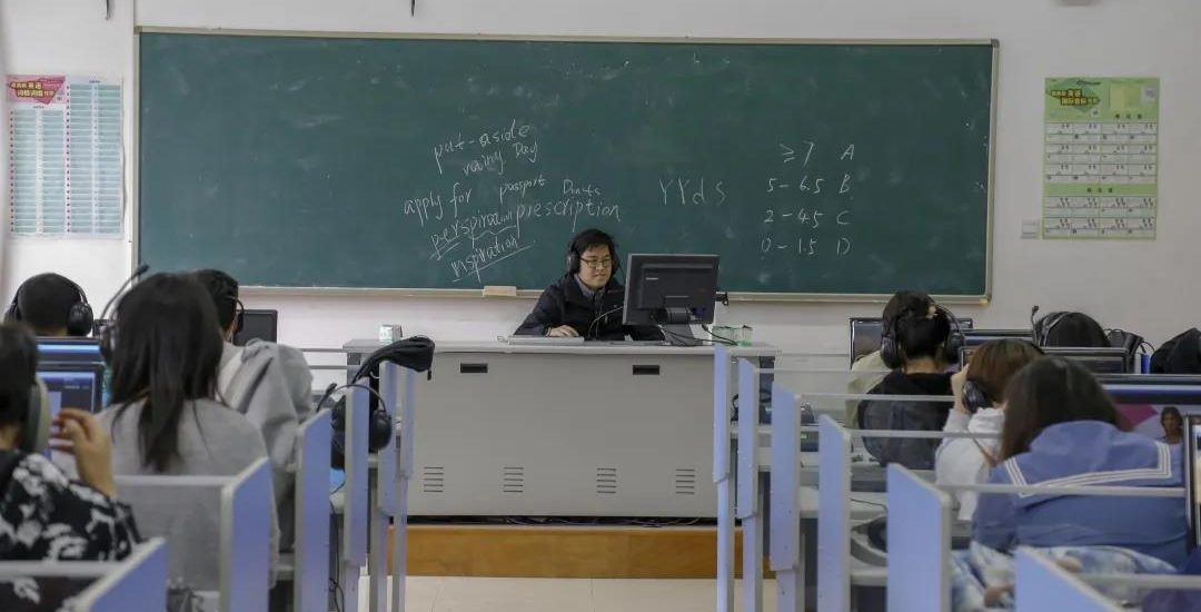 这个老师，真敬业！