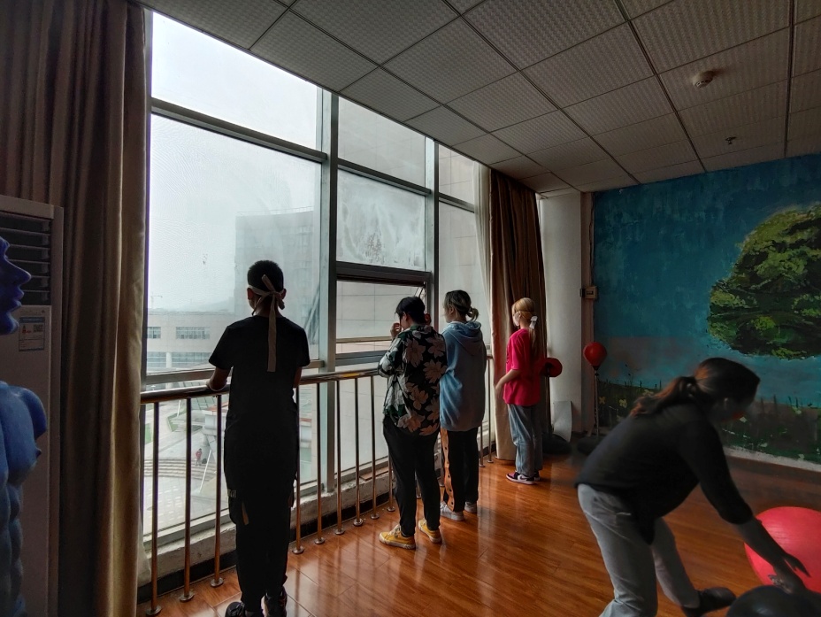 “打开心扉，探索自我”之旅