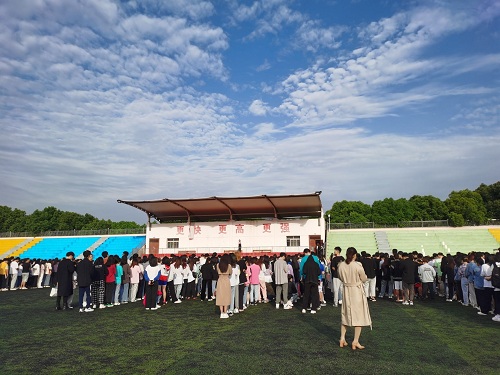 “初心坚如磐，追梦写新章”经济与管理学院举行本学期第二次升旗仪式