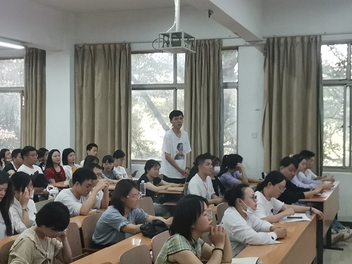 “加强思想政治建设、重温思想建党与政治建军”——经济与管理学院党总支六月支部主题党日顺利举行
