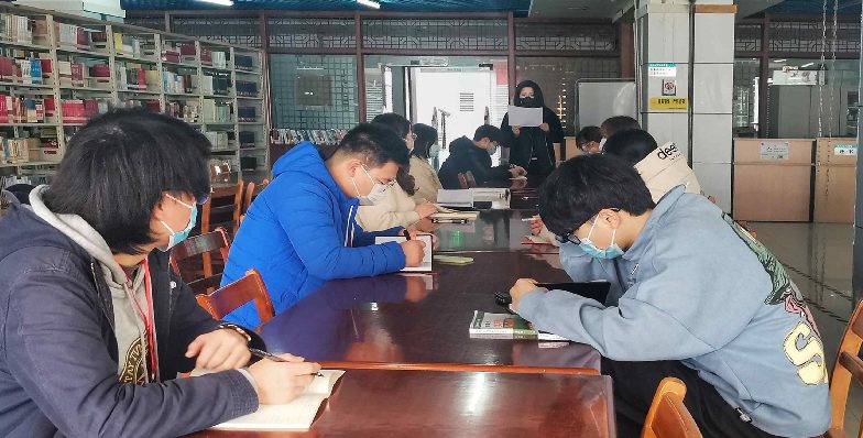 再相逢 ，阳春三月换新颜——图管会新学期首次部长例会在馆召开