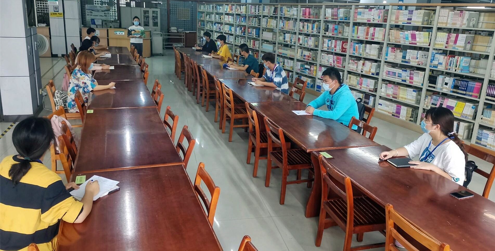 久别重逢倍亲切，既往开来续新篇——图管会新学期首次部长会议在馆召开