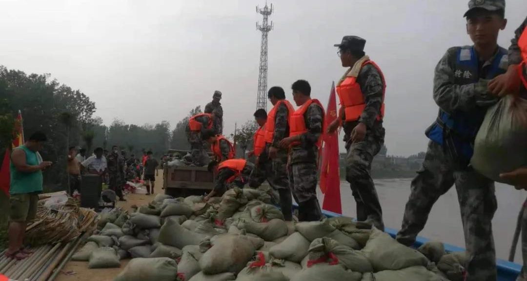 我校学子积极参与河南灾区志愿救助工作