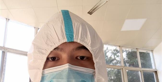 【极目新闻】武汉00后大学生参与核酸检测志愿服务