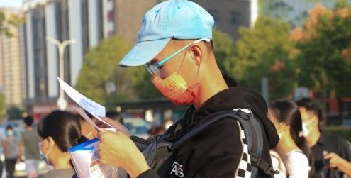 【华人日报】李宜骏：因疫结缘，跨越千里来武汉工程科技学院报到