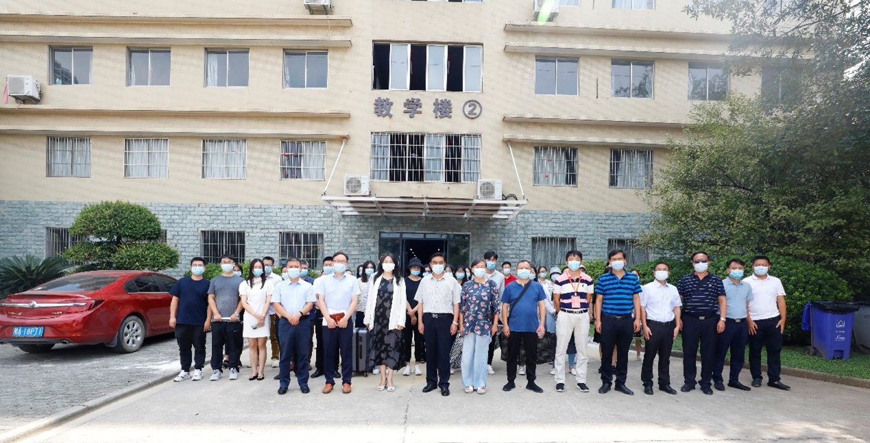 江夏区政法委副书记秦峰一行指导我校2021年秋季学期开学疫情防控演练