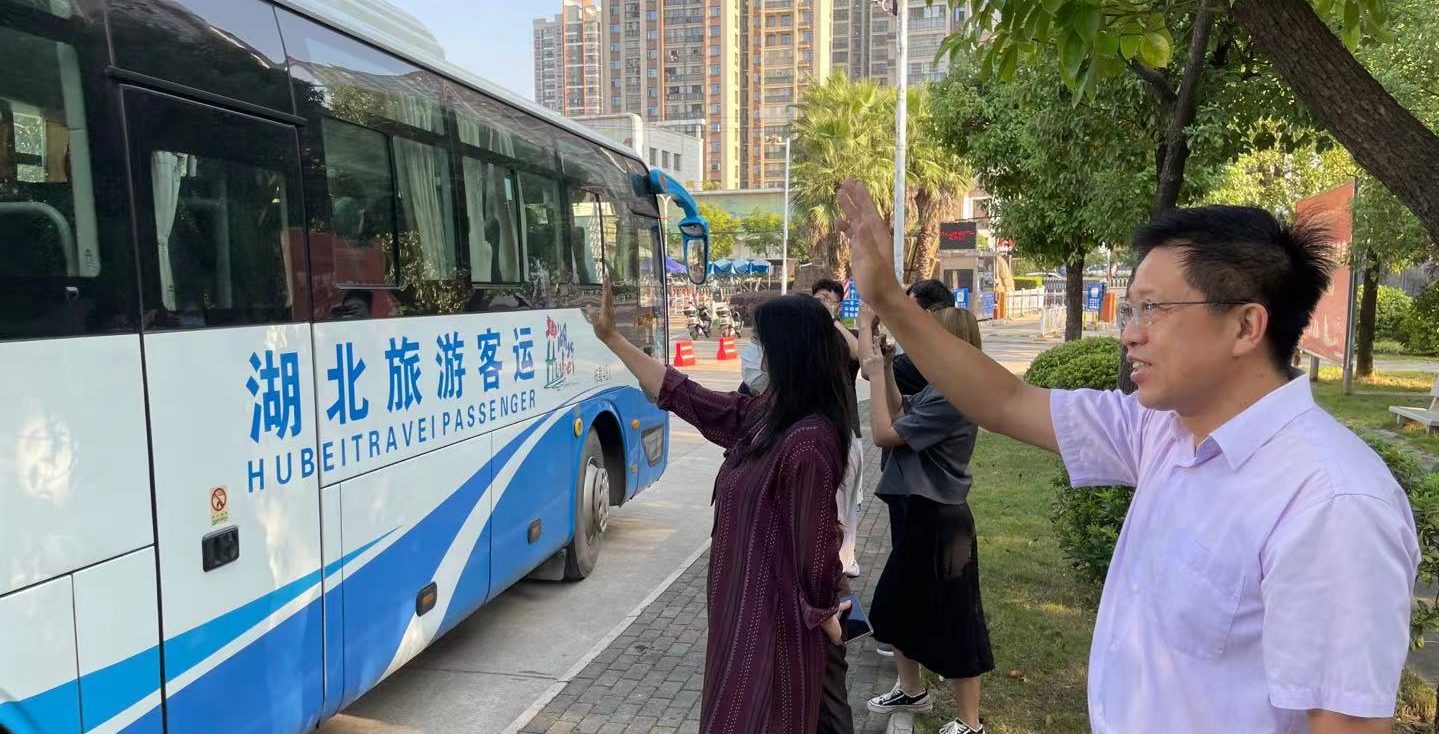 我校举行2021年秋季应征入伍大学生欢送仪式