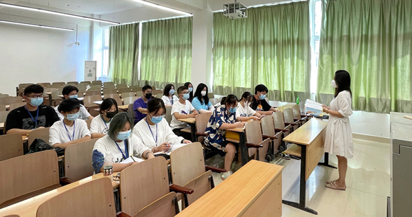 再相聚，众志成城争上流 ——图管会新学期首次部长例会召