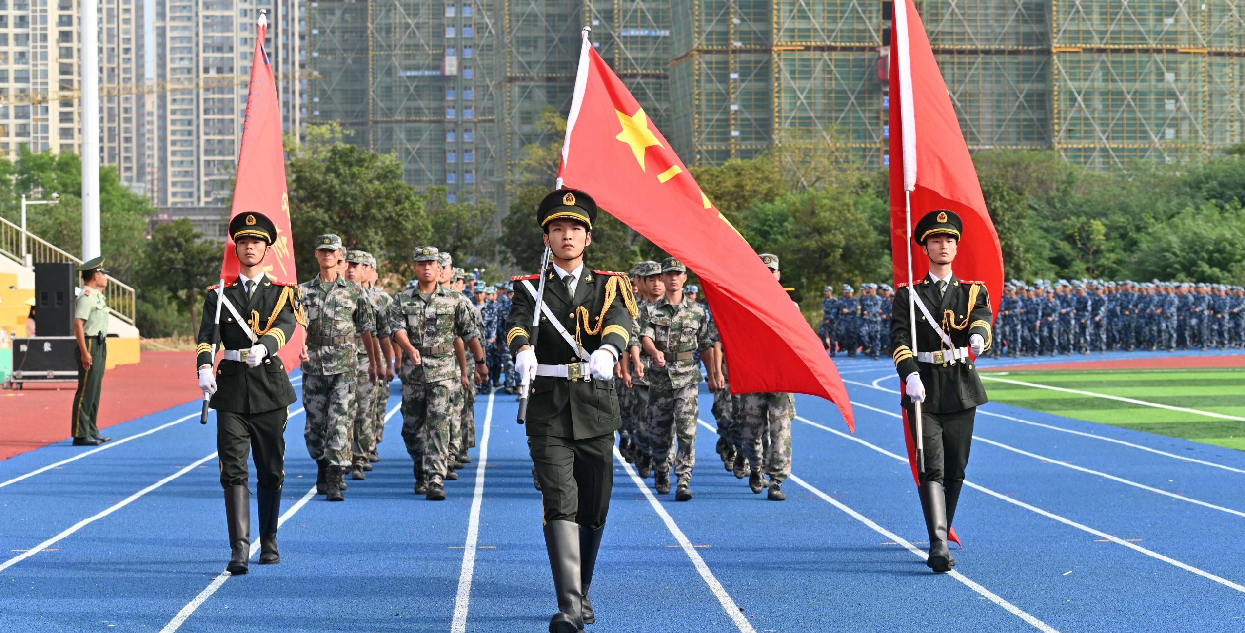 我校举行2021级新生开学典礼暨军训总结表彰大会