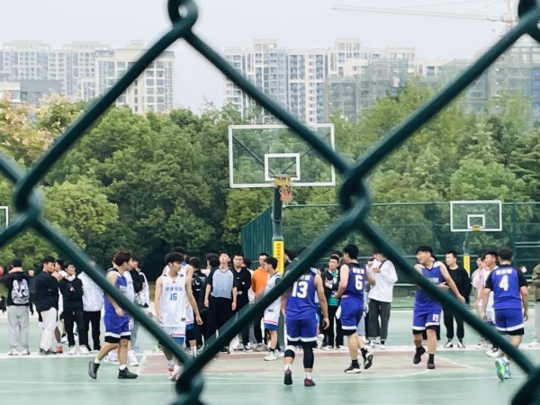 “新”来乍到 展“篮”图 ——新生杯篮球赛经管学院首战告捷!