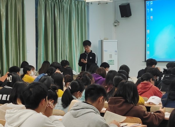 党组织原则、纪律、作风——经济与管理学院教师王岩岩老师为我院入党积极分子培训班授课
