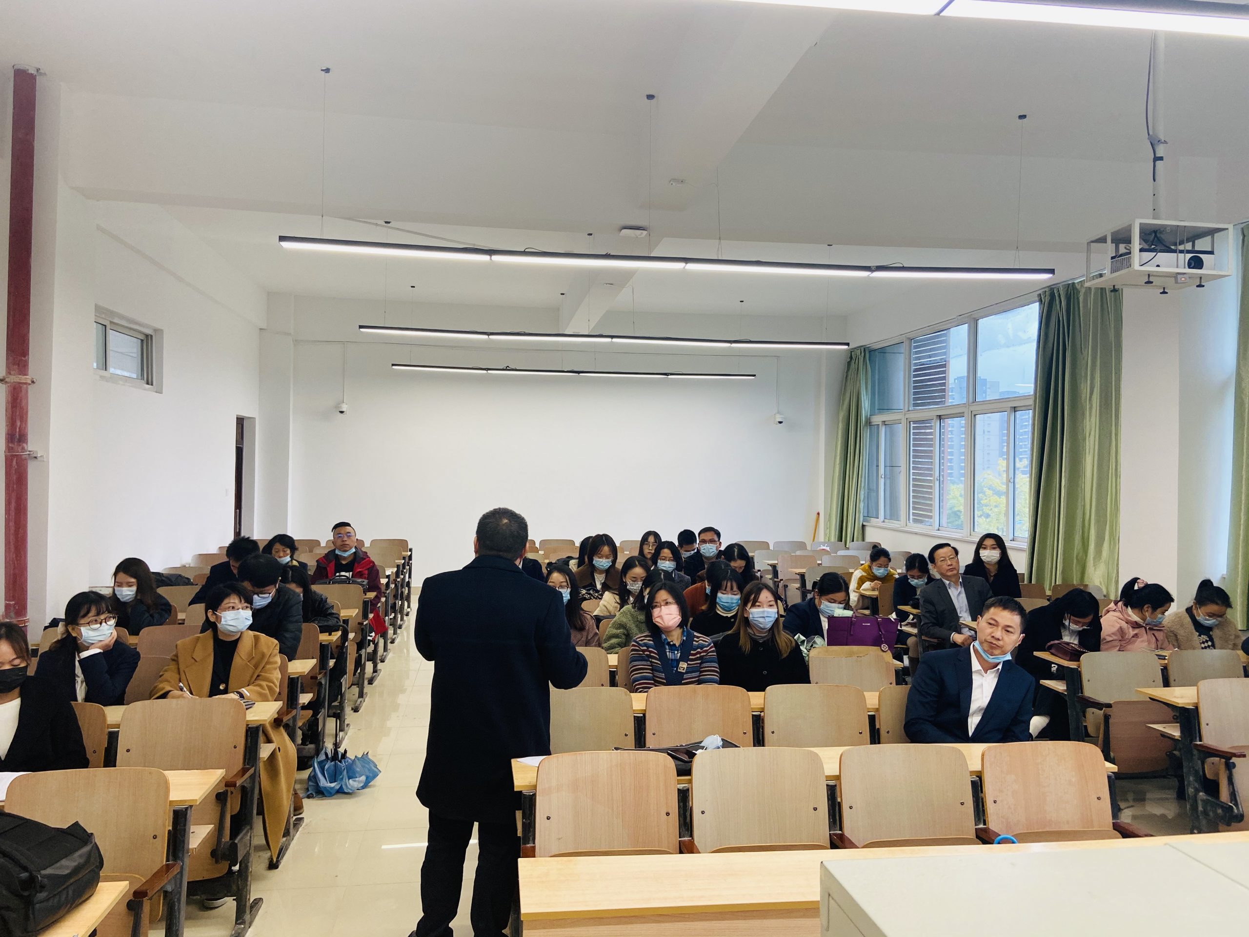 经济与管理学院专职教师工作会议召开