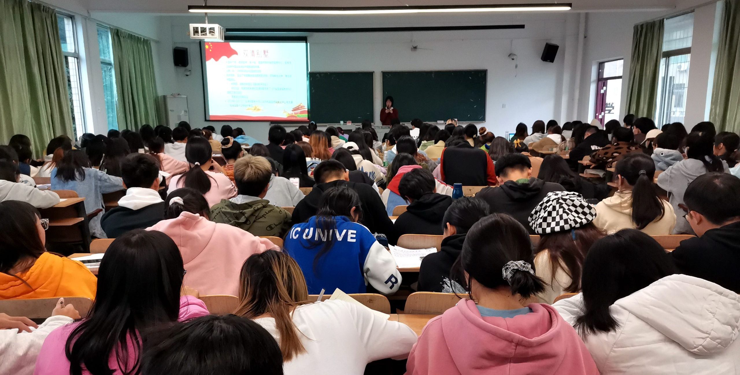 人文学院开展第八次党课培训——中国共产党革命文化的形成和发展