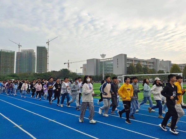 经济与管理学院开展跑操活动，绽放青春风采