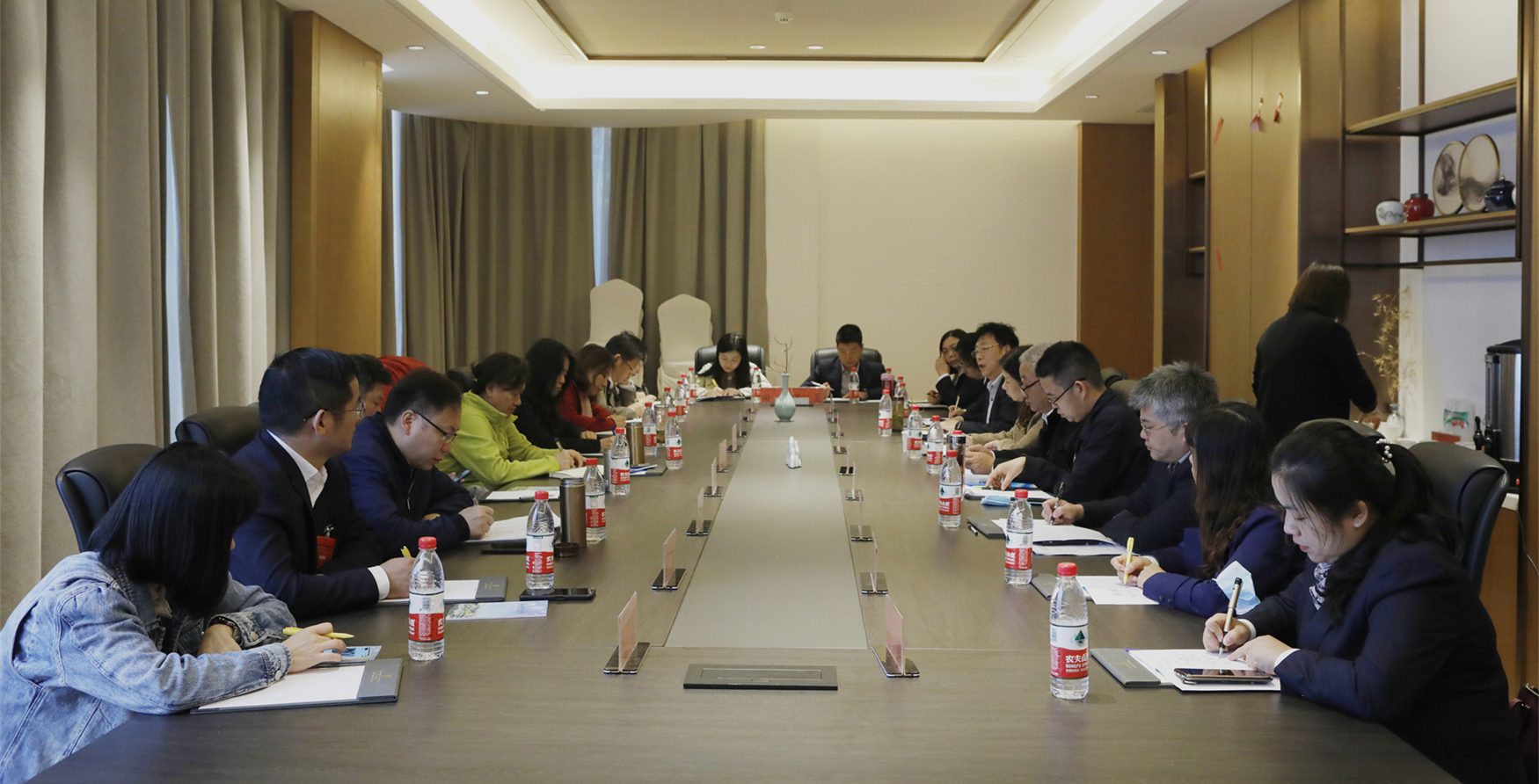 武汉工程科技学院教职工代表热议第一届教代会暨全体教职工大会精神