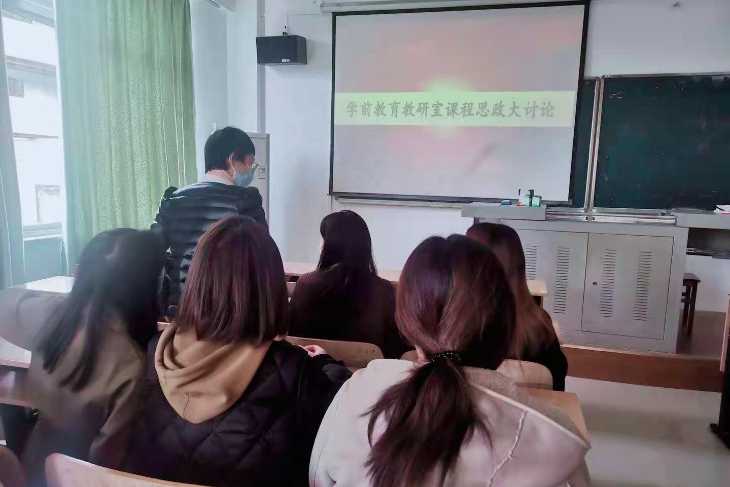 人文学院思政课程大讨论 : 挖掘思政元素，融入专业课程教育