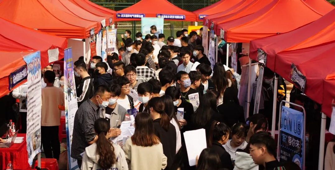 武汉工程科技学院2022届毕业生秋季校园招聘会火爆开启