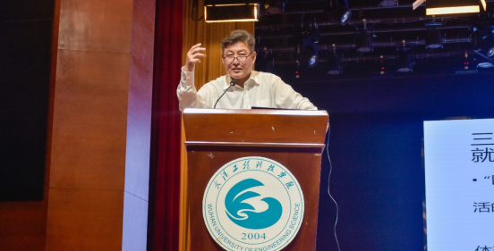 杨伦教授为信息工程学院第三十三期入党积极分子上党课