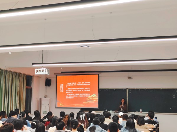 “爱国主义教育，实现中华民族伟大复兴的中国梦”——经济与管理学院唐烨老师为我院入党积极分子授课