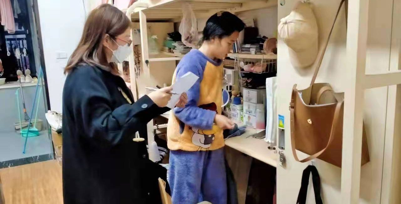 “排查安全隐患，创建平安校园”召开全校大查寝