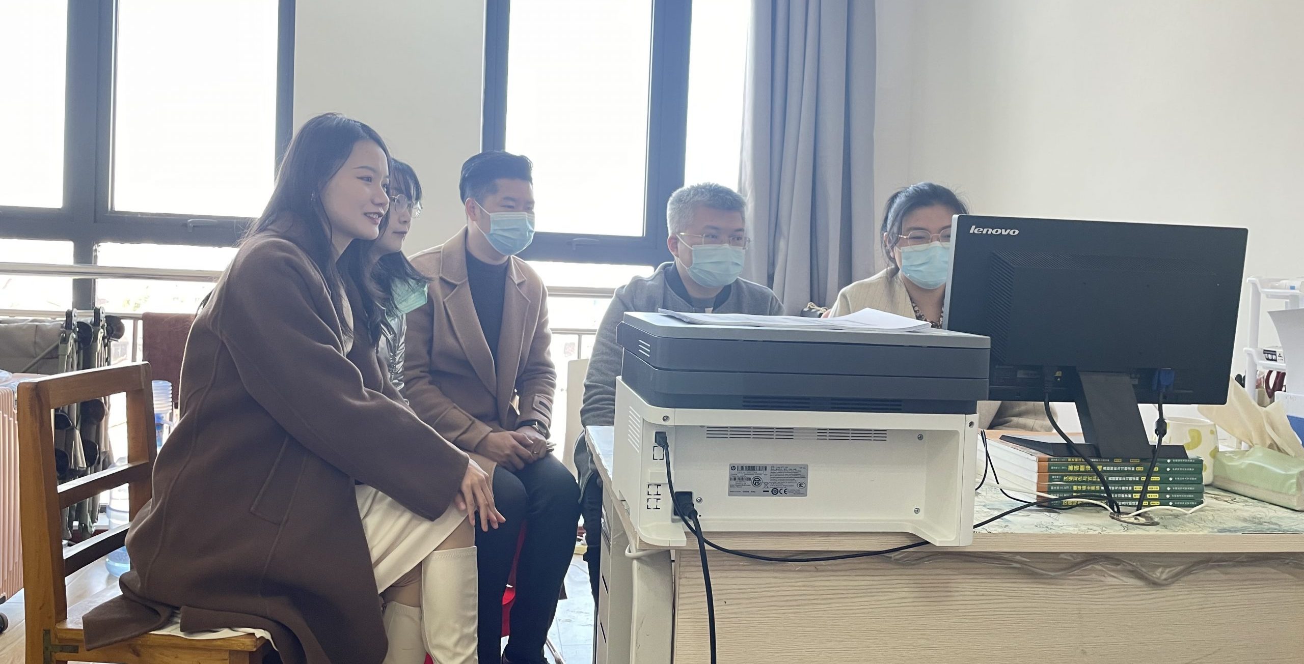 斗志昂扬跟党走 人文学院收看十九届六中全会新闻发布会