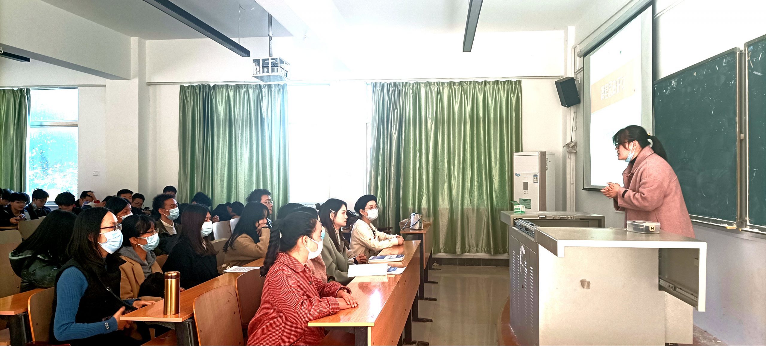 我院大英教研室召开课程思政研讨会