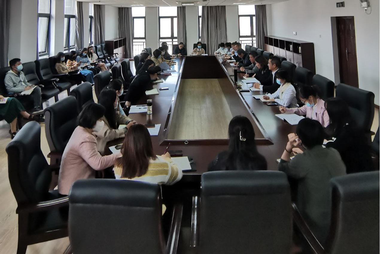 学校组织教学档案工作培训，规范评估材料的建设