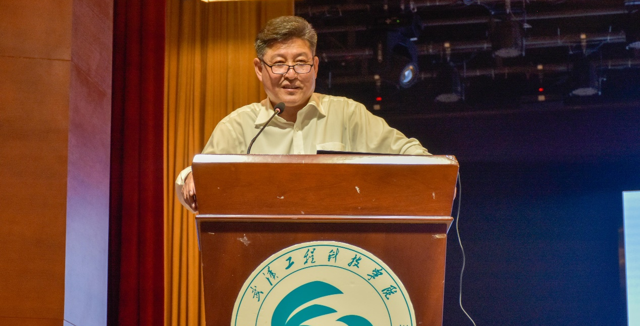 杨伦教授为信息工程学院第三十三期入党积极分子上党课