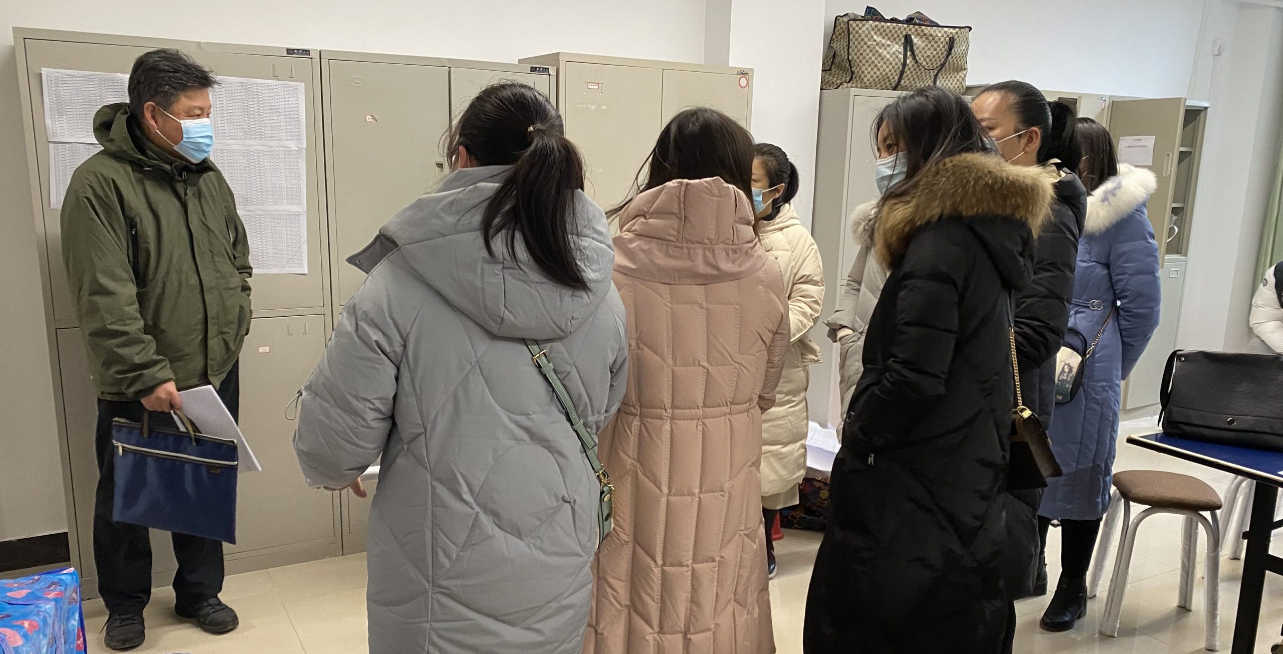 校领导视察人文学院期末考试工作