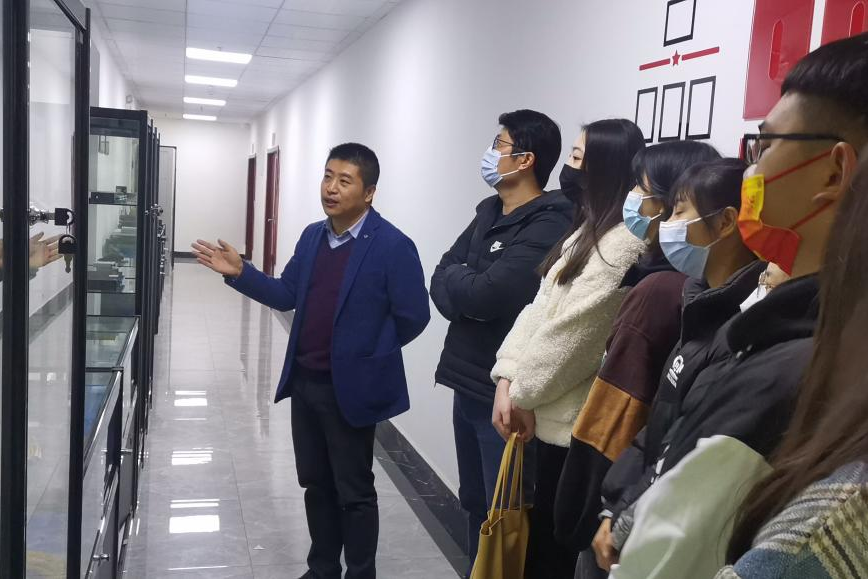 真正的“BOSS直聘” ——武汉工程科技学院与武汉沃隆集团签订共建校企合作基地协议